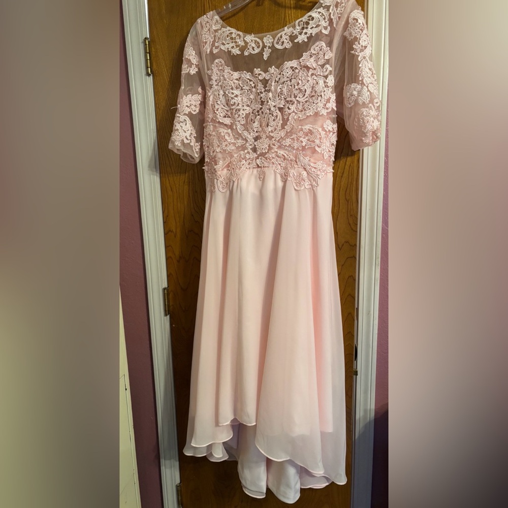Elegant Pink Lace Formal Dress